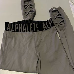 BRAND NEW ALPHALETE CROSS LEGGINGS-XS